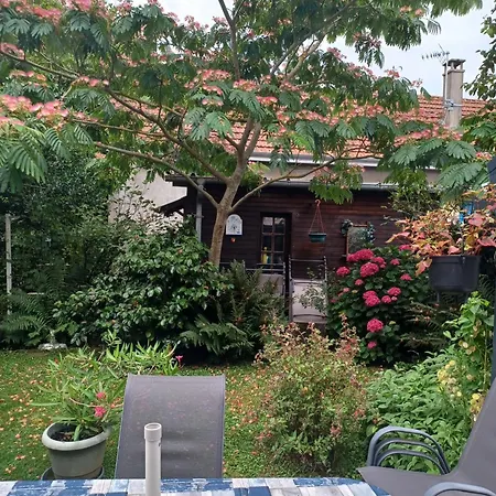 Hébergement de vacances Maison Avec Jardin Près De – 75 M² Pour 6 Personnes *